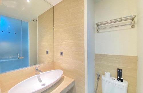Hegarmanah Apartment | Modern Studio Room with Jacuzzi at Art Deco Apartment By Travelio