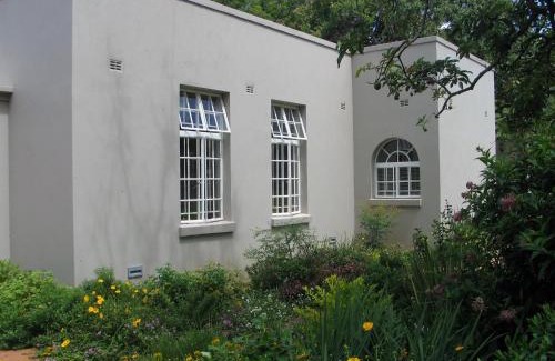 Harare Apartment | Modern studio set an expansive garden - 2253