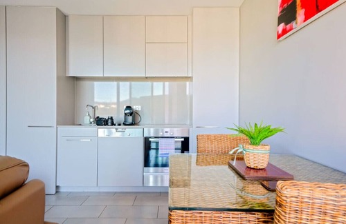 Kingston Apartment | Modern studio w/t wifi & parking