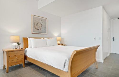 North Fremantle Apartment | Modern Studio with Rooftop and BBQ Access