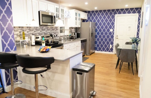 Dudley - Brunswick King Condo | Modern & Stylish 1-Bedroom Condo near Downtown