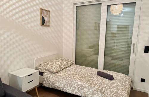 Grinzing Apartment | Modern Stylish Apartment with Garden & Free Parking