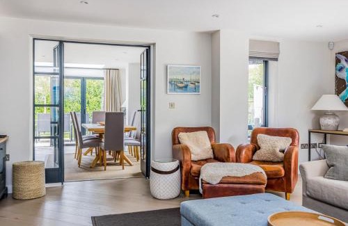 Bosham House | Modern Stylish Bosham Home Pass The Keys