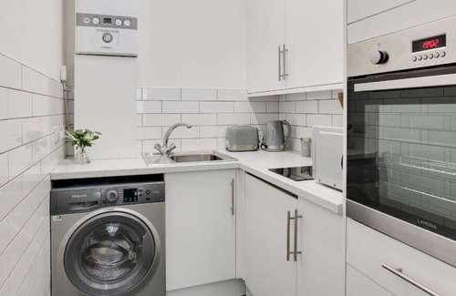 Southend-on-Sea Apartment | Modern & Stylish Studio City Centre Nr High Street by Luxiety Stays