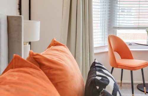 Southend-on-Sea Apartment | Modern & Stylish Studio City Centre Nr High Street by Luxiety Stays