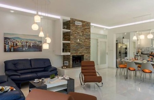 Tugare Villa | Modern & Stylish Villa with Private Pool - Four Bedroom Villa with Pool