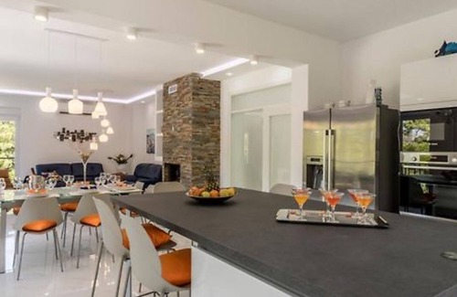 Tugare Villa | Modern & Stylish Villa with Private Pool - Four Bedroom Villa with Pool