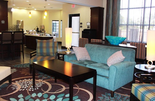 Aldine Condo | Modern Suite | Free Breakfast Buffet + Outdoor Pool