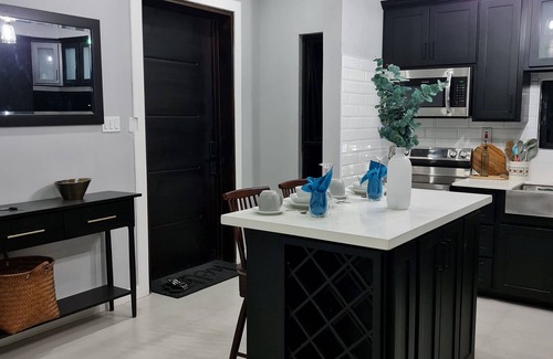 Camperdown Apartment | Modern Sunset Oasis - 2BD Apt w/Pool & Views, 5 Min to Dining & Shopping