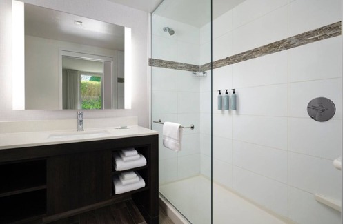 Surfside House | Modern Surfside Studio | Pool, Gym, Breakfast & Steps from the Ocean - 2 Units