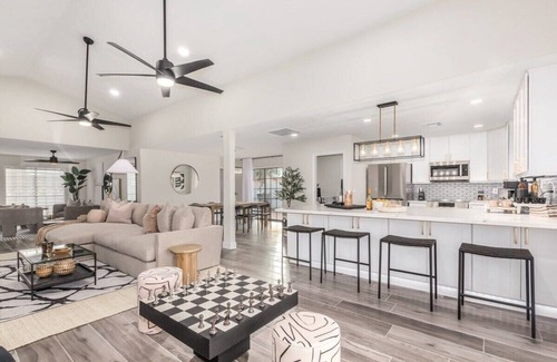 Santiago House | Modern-terranean Retreat|2 Masters|Pool+Spa|Games