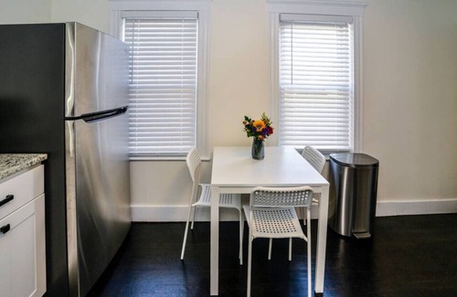 Stoneham Condo | Modern Three Bedroom Condo - Near Boston