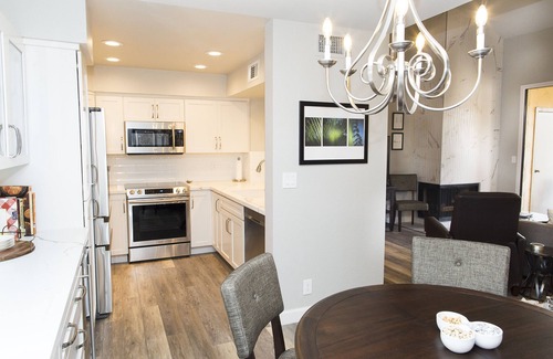 Scottsdale Ranch Condo | Modern top floor corner unit with pool view
