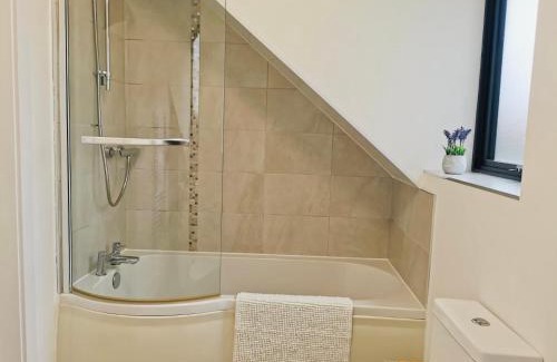 Huntingdon Apartment | Modern Town Center Apartment
