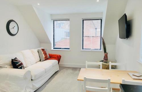 Huntingdon Apartment | Modern Town Center Apartment