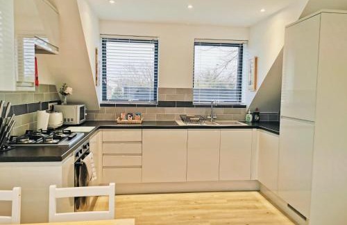 Huntingdon Apartment | Modern Town Center Apartment