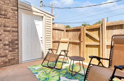 Longview House | Modern Townhome with King Bed & Office
