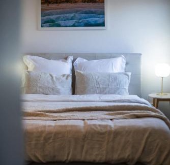 Christies Beach House | Modern Townhouse, Close to beach