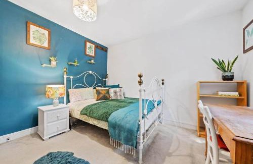 Mabe House | Modern Townhouse in Penryn with Private Parking