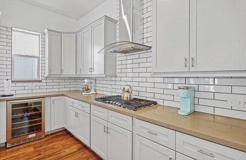 Washington Ave./ Memorial Park House | Modern townhouse retreat nestled near Statesmanship Park in vibrant Houston, TX!