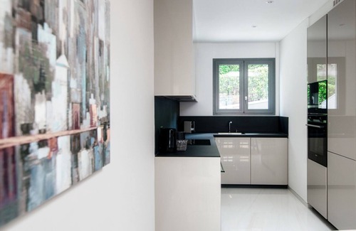 Paradiso Apartment | Modern two-bedroom apartment a stone's throw from the lake (PROMENADE 5)