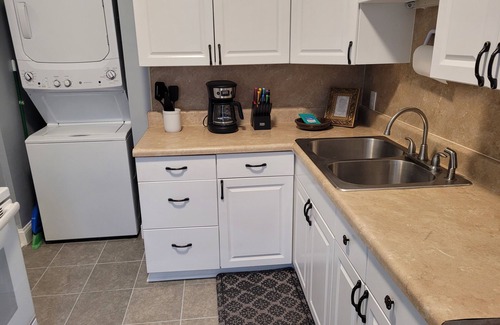 Lakeland House | MODERN TWO BEDROOM HOME!
