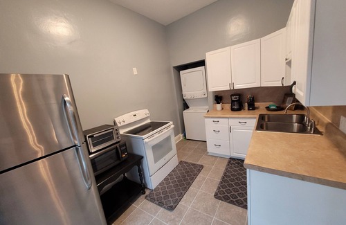 Lakeland House | MODERN TWO BEDROOM HOME!