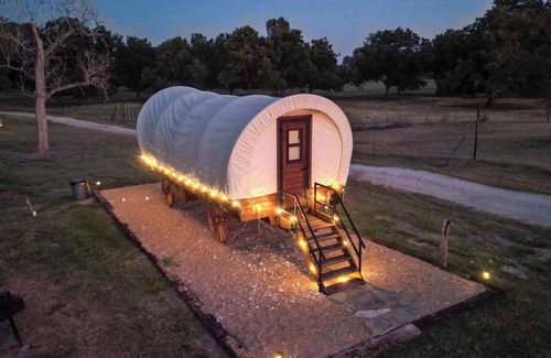 Satin House | Modern_ Unique_Old West Wagon_Spacious_Views