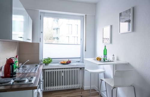 Grifflenberg Apartment | Modern university/business apartment near HBF & Stadthalle
