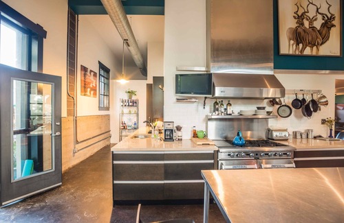 Cole House | Modern Urban Loft in Rino-beautiful loft & outdoor area, near nightlife