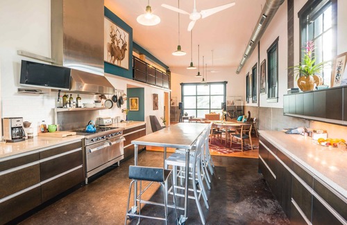 Cole House | Modern Urban Loft in Rino-beautiful loft & outdoor area, near nightlife