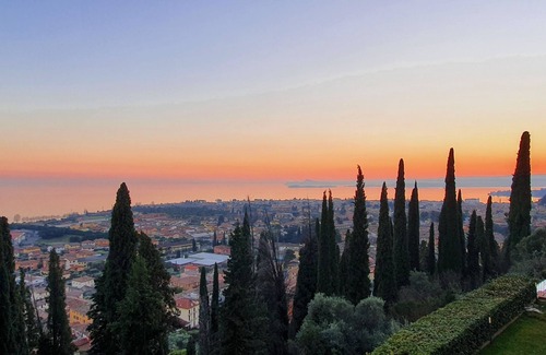 Pulciano Apartment | Modern vacation apartment with fantastic lake view, terrace, balcony & infinity pool