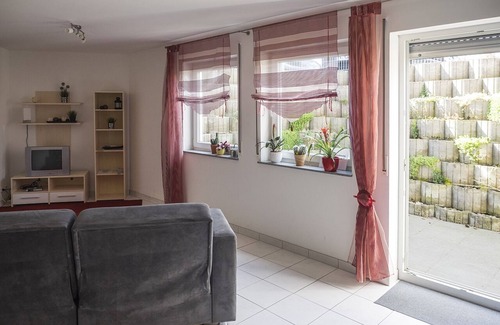 Reisach Apartment | Modern vacation apartment in Löwenstein, close to Audi, Lidl, Bosch, Kaufland