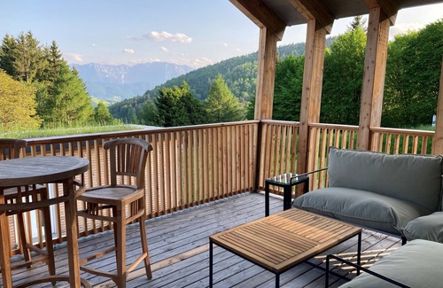 Pinsdorf House | Modern vacation home on the mountain with large garden in the beautiful Salzkammergut region