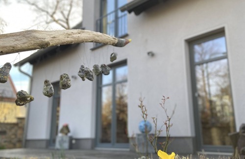 Nordliche Ortsteile House | Modern vacation home/vacation apartment by the castle park and lake, fireplace, bathing area