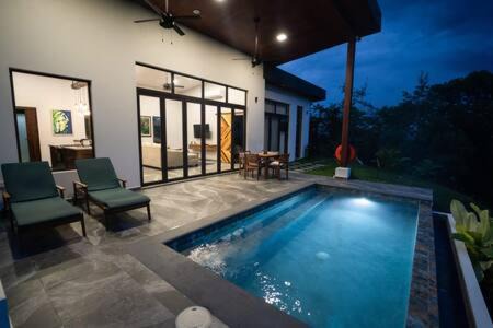 Negroman Villa | Modern Villa Overlooking Macal River Valley