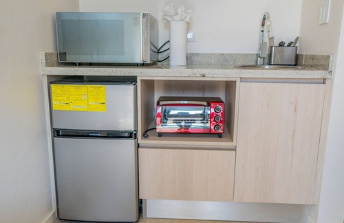 Avellanas Beach Villa | Modern Villa 2 bedrooms- PetFriendly Beautiful Kitchen Pool close to beaches