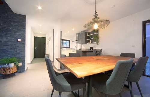 Urbanizacion Costabella Villa | Modern villa close to the beach in Costabella, Marbella
