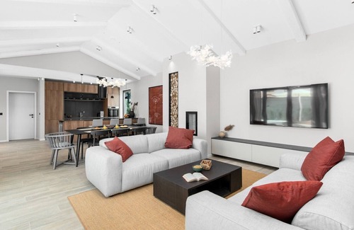 Kadumi Villa | Modern Villa Curitico with pool, jacuzzi and sauna