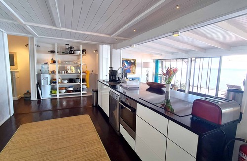 French Polynesia Villa | Modern villa with pool by the sea on the island of Moorea