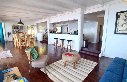 French Polynesia Villa | Modern villa with pool by the sea on the island of Moorea