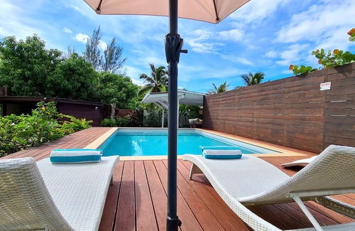 French Polynesia Villa | Modern villa with pool by the sea on the island of Moorea