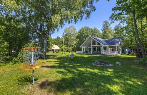 Rahtla Villa | Modern villa with sauna & hot tub