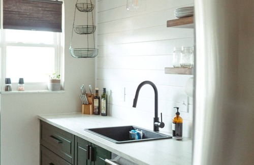Westerville Apartment | Modern, Warm, Chic Flat in Westerville