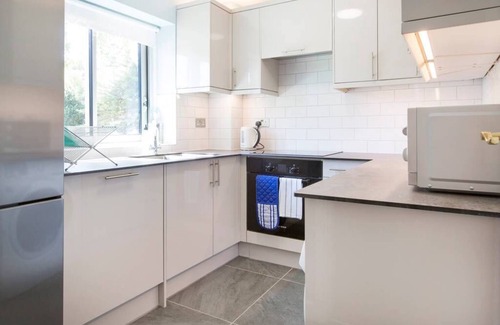 Summertown Apartment | Modern, Warm, Secure and Comfortable Oxford Apartment with easy access to City