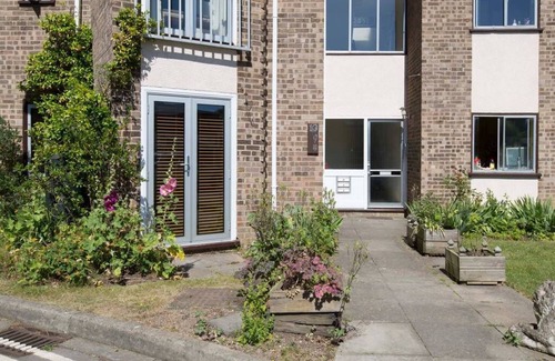 Summertown Apartment | Modern, Warm, Secure and Comfortable Oxford Apartment with easy access to City