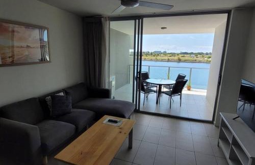 Birtinya Apartment | Modern Waterfront Apartment
