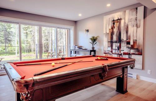 Riviere-Rouge House | Modern Waterfront Cottage on the Rouge River & Spa