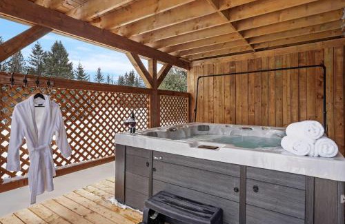 Riviere-Rouge House | Modern Waterfront Cottage on the Rouge River & Spa
