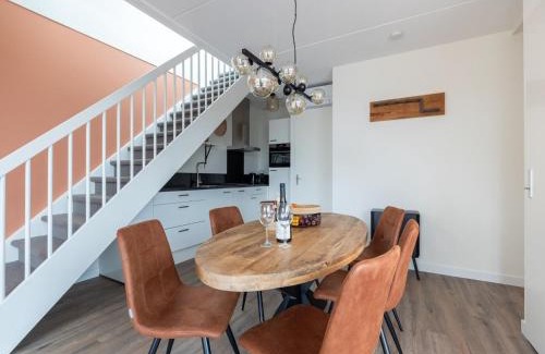 Municipality of Uitgeest House | Modern Waterfront Retreat